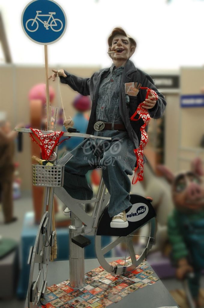 Año 2011, Falla Obispo Jaime Pérez Luis Oliag, sección sexta Infantil, Artista: Julio Vicente Fabra Muñoz.