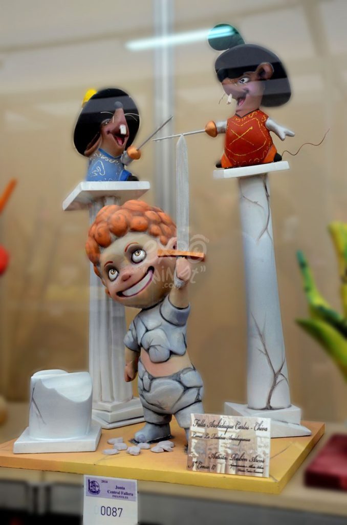 Año 2014, falla Archiduque Carlos, Chiva, sección cuarta Infantil, Artista: Rubén Arcos Martí.
