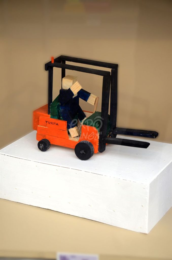 Año 2014, falla Avenida dels Tarongers, Universidad Politécnica, sección decimotercera Infantil, Artista: Leonardo Gómez.