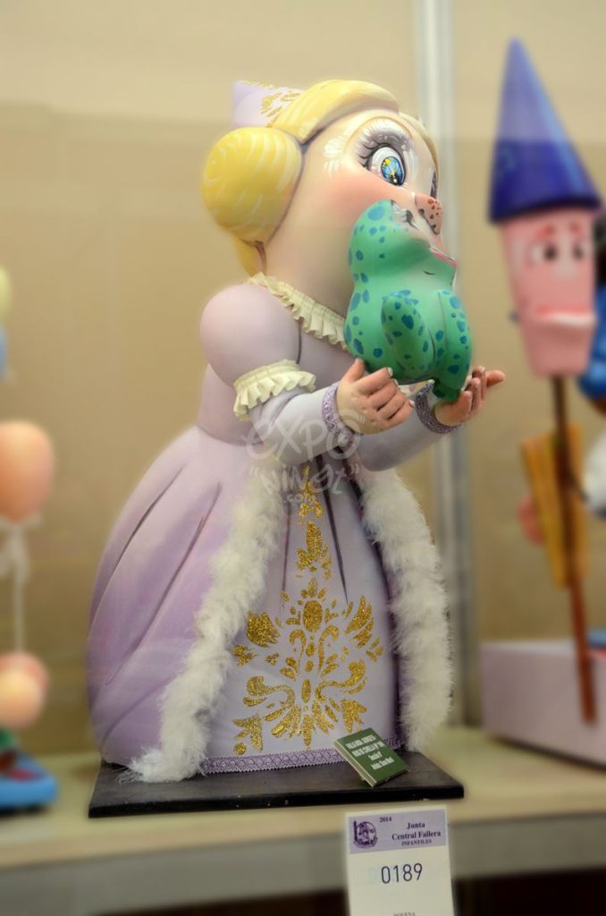 Año 2014, falla Avenida Giorgeta, Roig de Corella, sección novena Infantil, Artista: Ximo Martí Fernández.