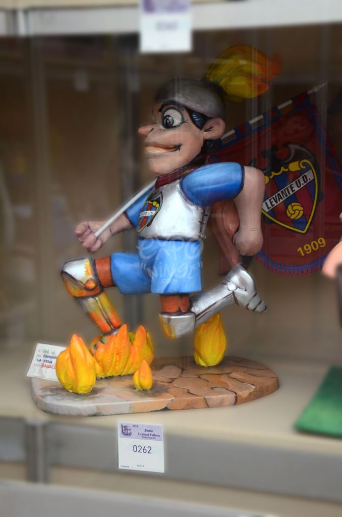 Año 2014, falla Campamento, La Yesa, sección sexta Infantil, Artista: Miguel Banaclocha Rausell.