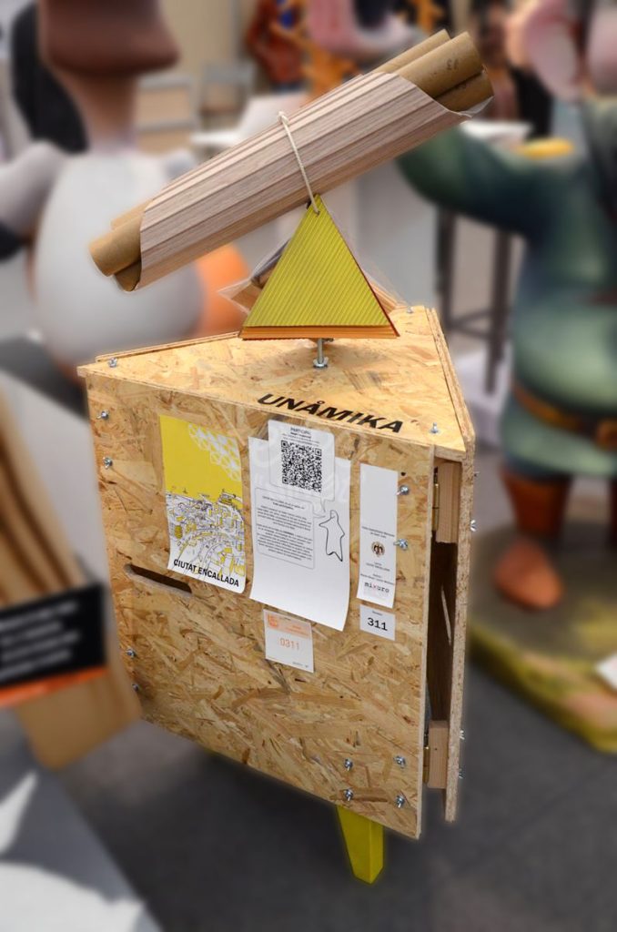Año 2014, falla Castielfabib, Marqués de San Juan, sección quinta b, Artista: Javier Molinero, María Oliver.