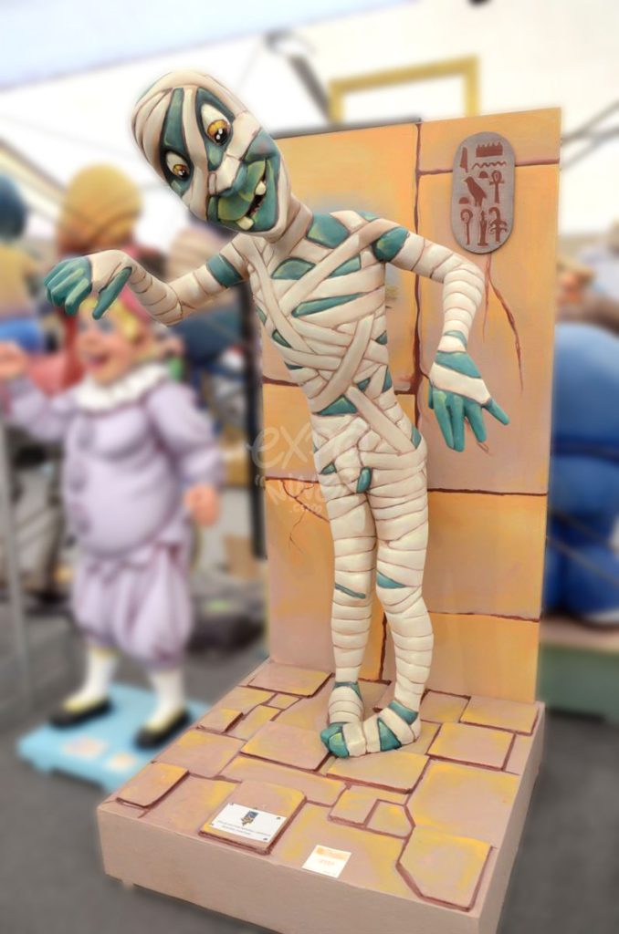 Año 2014, falla Doctor Manuel Candela, Beatriz Tortosa, sección quinta b, Artista: Rubens Marzá.