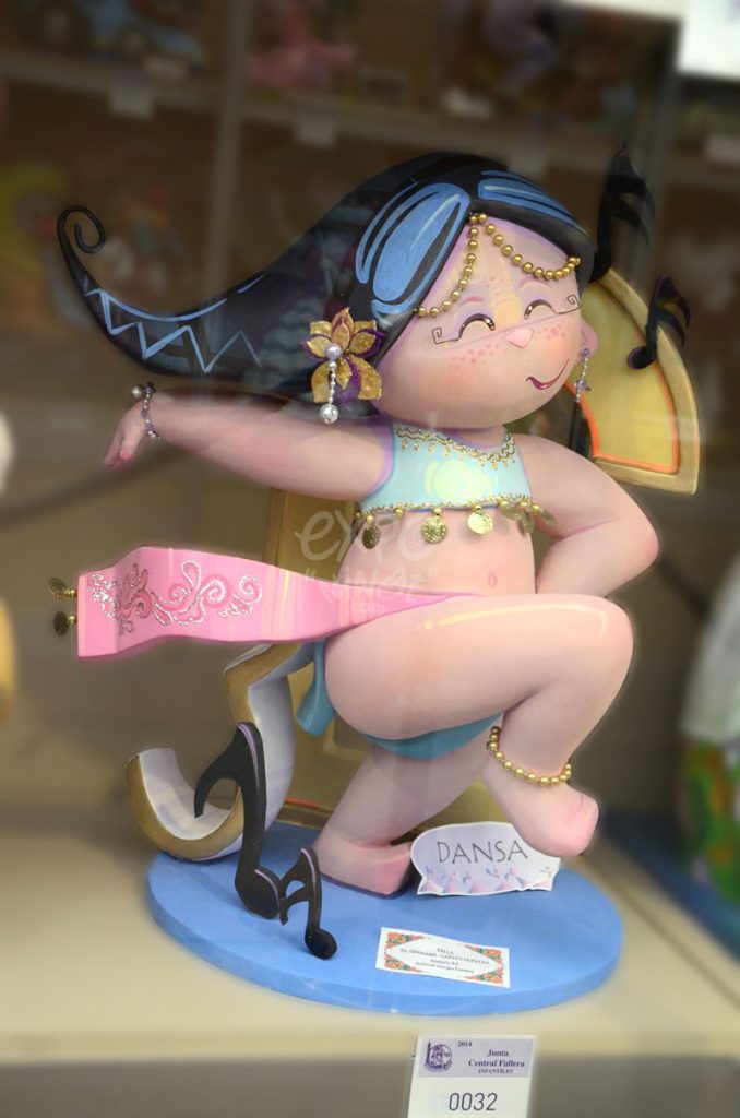 Año 2014, falla Doctor Serrano, Carlos Cervera, Clero, sección quinta Infantil, Artista: Sergio Fandos Najera.
