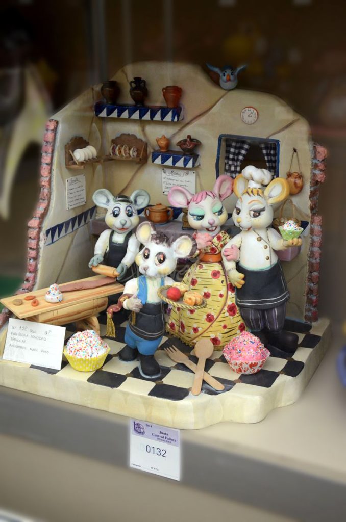 Año 2014, falla Gloria, Felicidad, Tremolar, sección sexta Infantil, Artistas: José María Baixauli, Miguel Ángel Royo Ferrandis.
