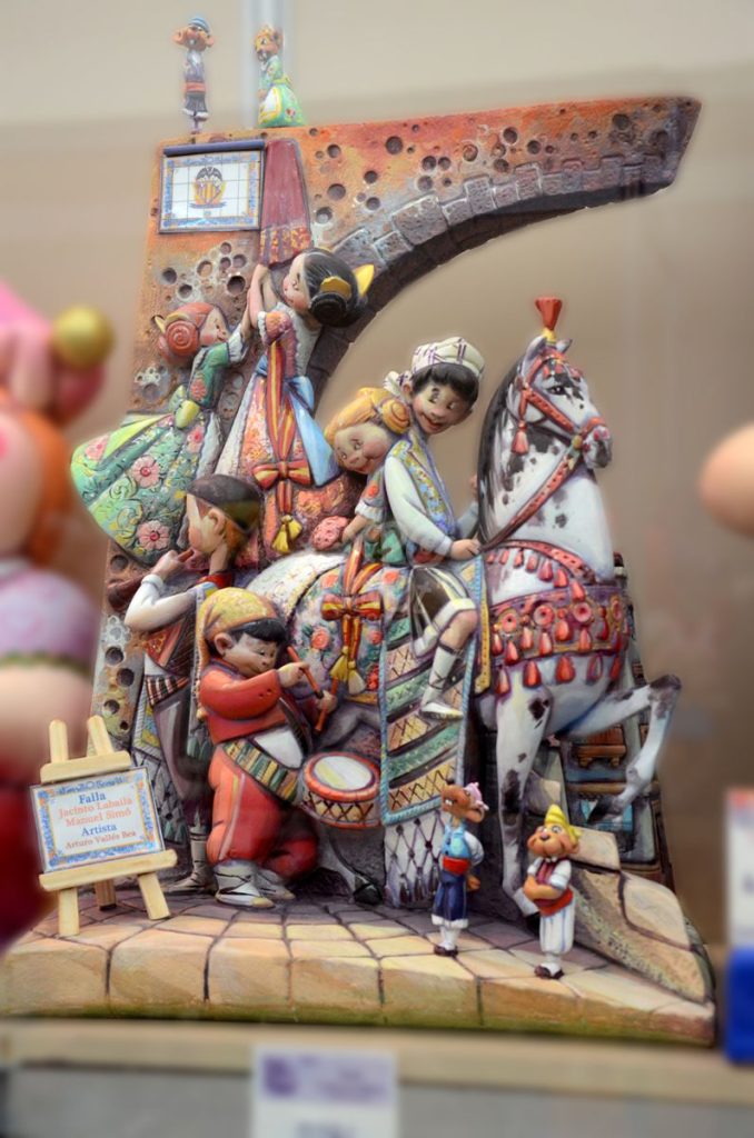 Año 2014, falla Jacinto Labaila, Manuel Simó, sección novena Infantil, Artista: Arturo Vallés Bea.