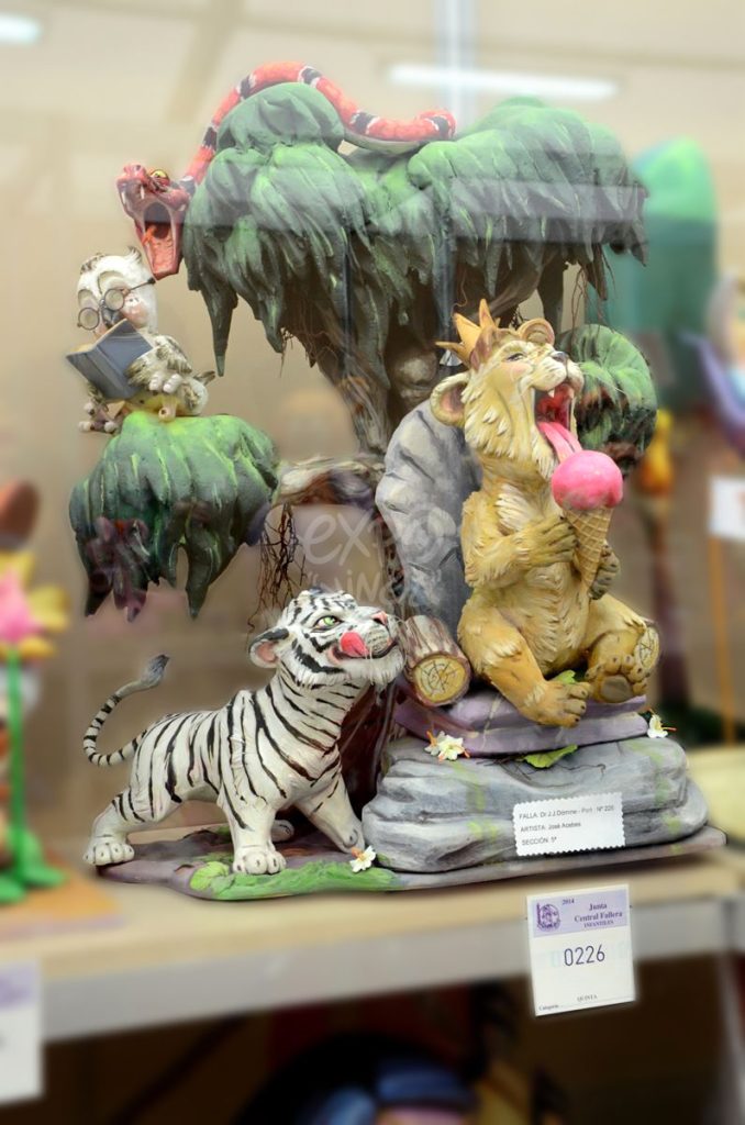 Año 2014, falla Juan José Domine, Port, sección quinta Infantil, Artista: José Acebes Rodríguez.