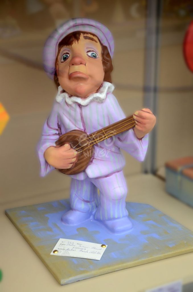 Año 2014, falla Maestro Serrano, Alicante, sección novena Infantil, Artista: Andrés Arévalo Castilla.