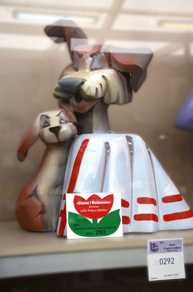Año 2014, falla Plaza Maestro Arambul Sanz, Campanar, sección decimocuarta Infantil, Artista: Julio Vicente Fabra Muñoz.