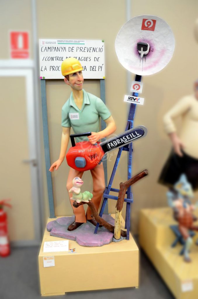 Año 2014, falla Plaza Segovia, Avenida Doctor Tomás Sala, sección segunda b, Artista: Raúl Sebastián Falaguera.