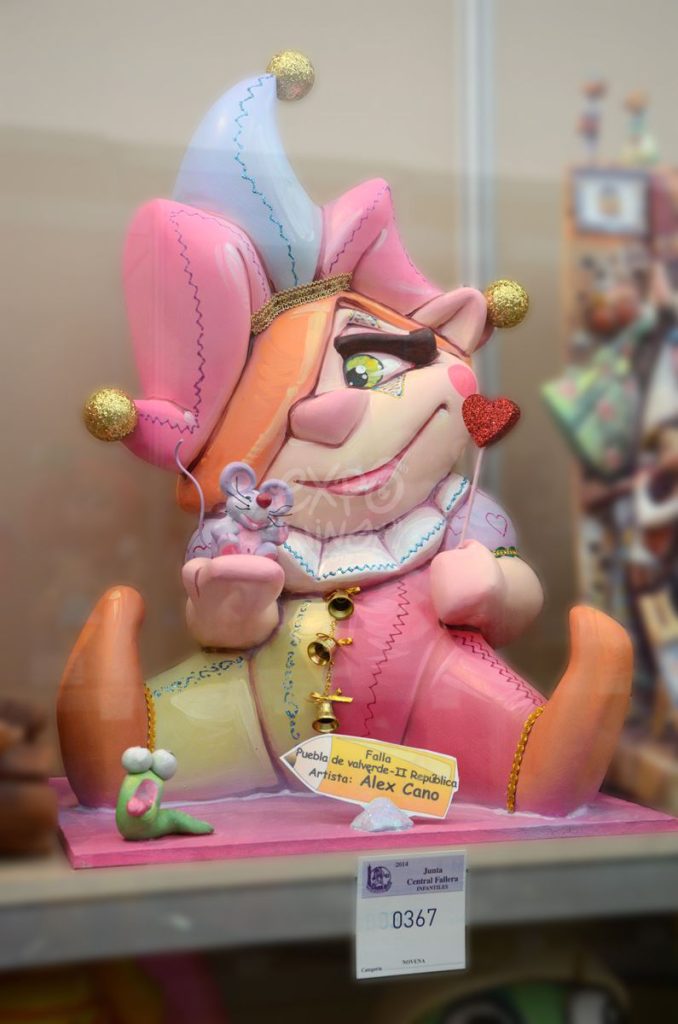 Año 2014, falla Puebla de Valverde, segunda República Española, sección novena Infantil, Artista: Alejandro Cano Hernández.