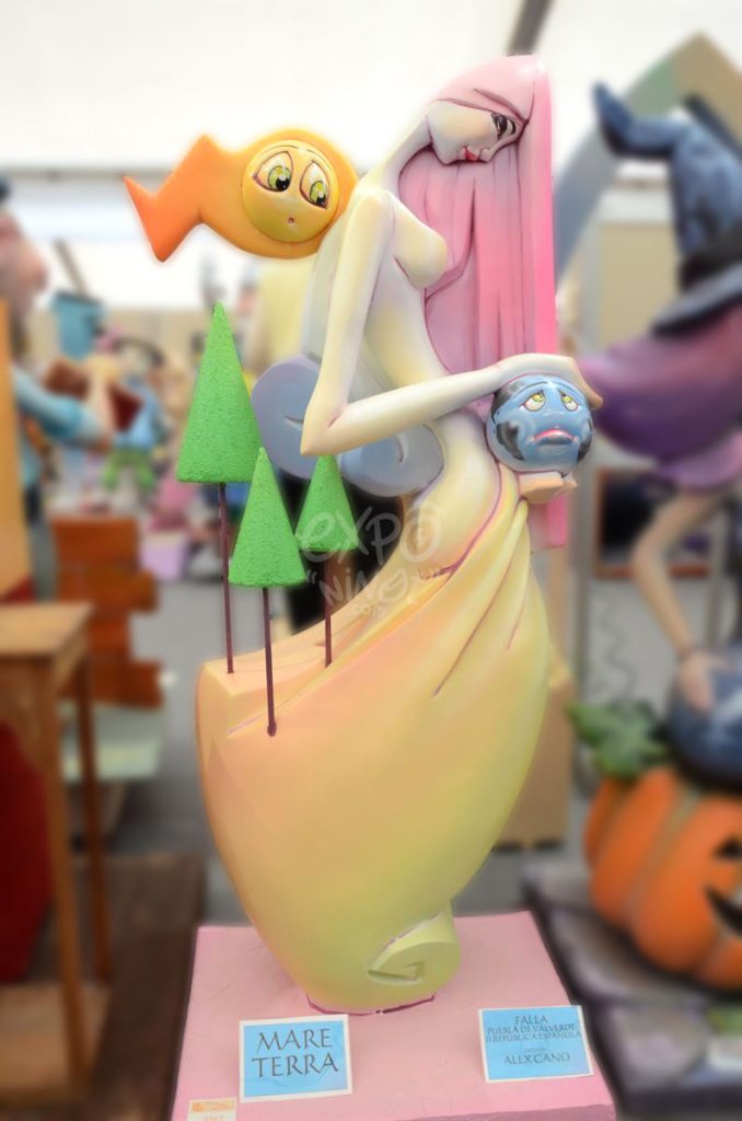 Año 2014, falla Puebla de Valverde, segunda República Española, sección séptima b, Artista: Alejandro Cano Hernández.
