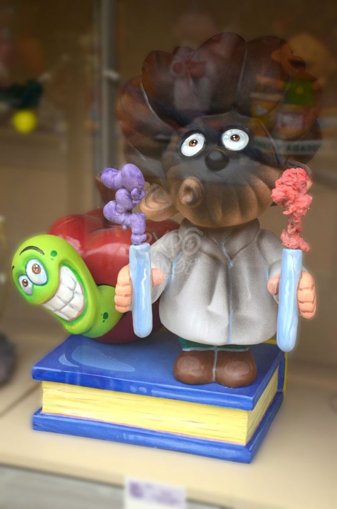 Año 2014, falla Rubén Vela, Avenida Doctor Waksman, sección octava Infantil, Artista: Fernando Martínez.