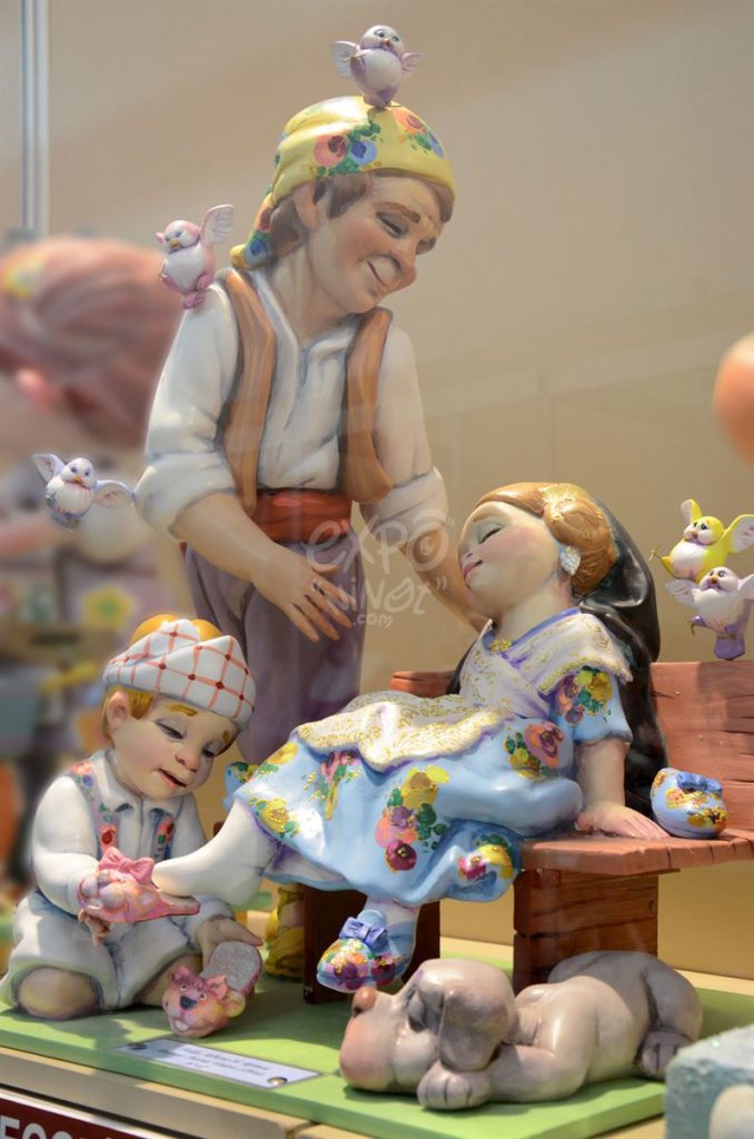 Año 2015, falla Alberique, Héroe Romeu, sección octava Infantil, Artista: María Valero Pérez.