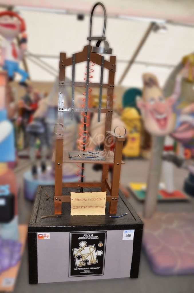 Año 2015, falla Alfara del Patriarca, Periodista Gil Sumbiela, sección cuarta a, Artista: ArtdeFoc.