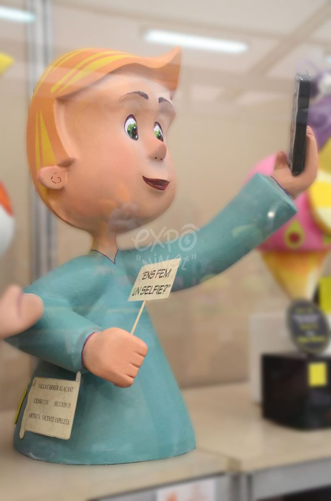 Año 2015, falla Alicante, sección decimoquinta Infantil, Artista: Vicente Espeleta García.
