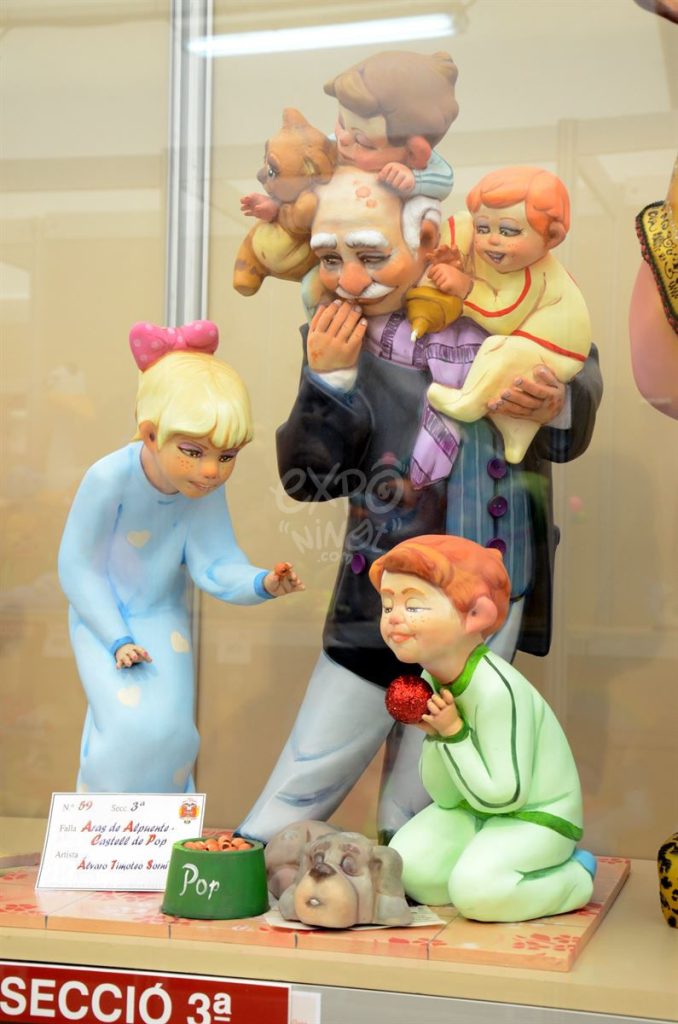 Año 2015, falla Aras de Alpuente, Castell de Pop, sección tercera Infantil, Artista: Álvaro Timoteo Sorní.