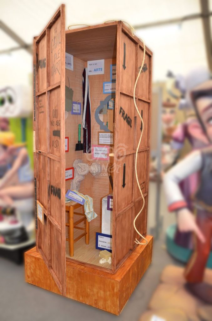 Año 2015, falla Avenida Ausias March, Na Robella, sección cuarta c, Artista: Juanjo García López.
