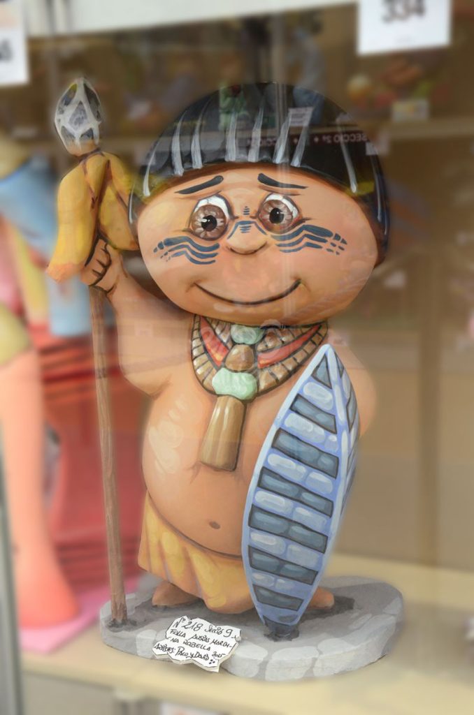 Año 2015, falla Avenida Ausias March, Na Robella, sección novena Infantil, Artista: David Zahonero del Fresno.