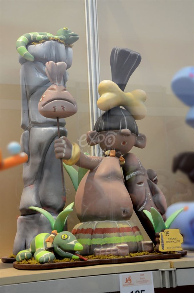 Año 2015, falla Avenida Burjasot, Joaquín Ballester, sección novena Infantil, Artista: Carlos Ramón Araque.