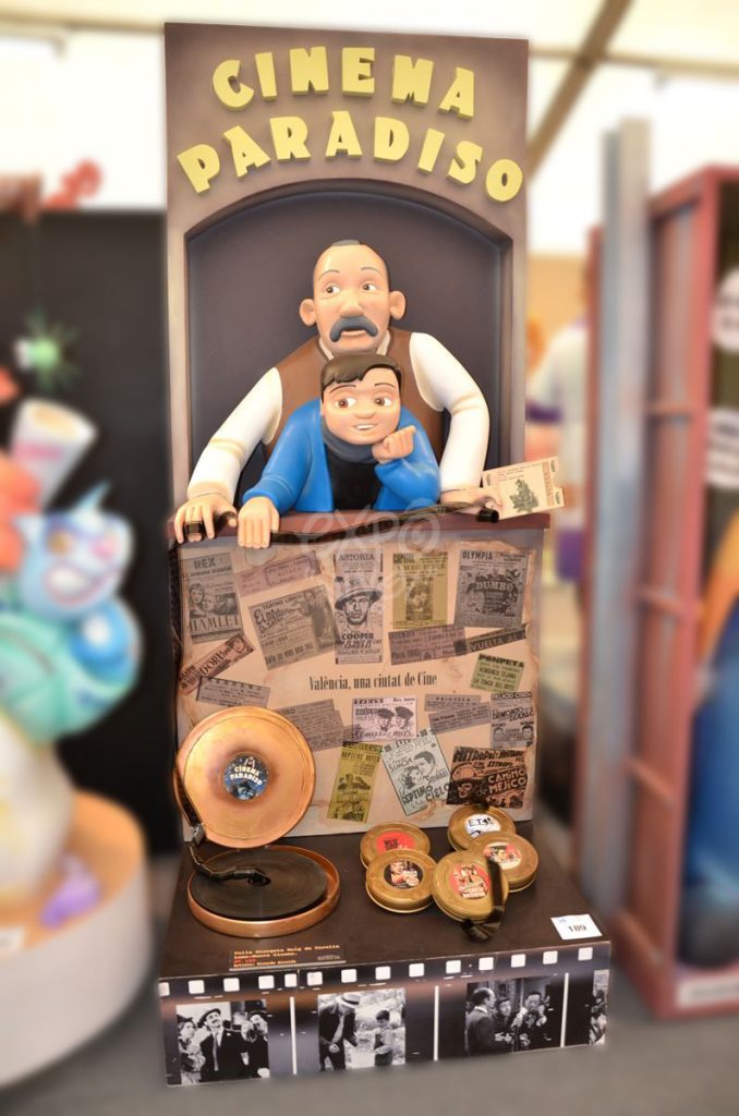 Año 2015, falla Avenida Giorgeta, Roig de Corella, sección quinta c, Artista: Ricardo Alcaide Lluch.