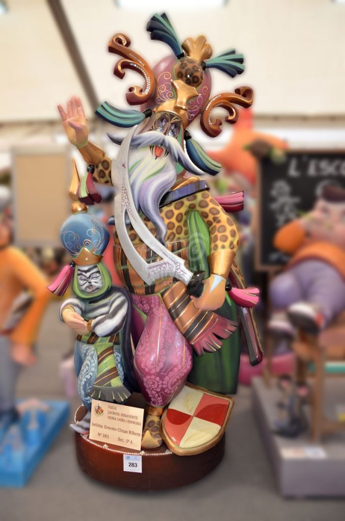 Año 2015, falla Avenida Jacinto Benavente, Reina Doña Germana, Artista: Ernesto Cimas.