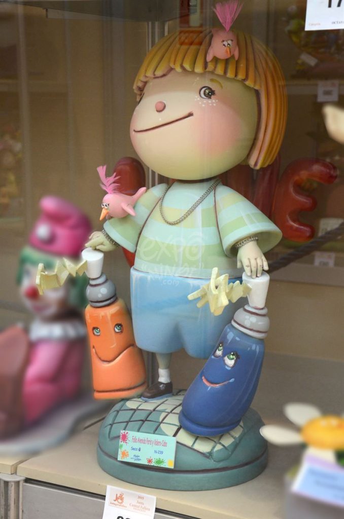 Año 2015, falla Avenida Peris y Valero, Cuba, sección octava Infantil, Artista: Rafael Guillot Comeche.