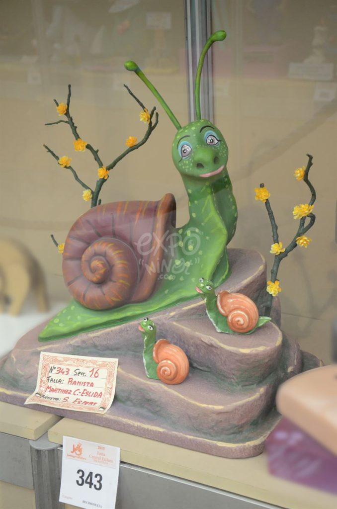 Año 2015, falla Avenida Pianista Martínez Carrasco, Eslida, sección decimosexta Infantil, Artista: Salvador Espert Corachan.