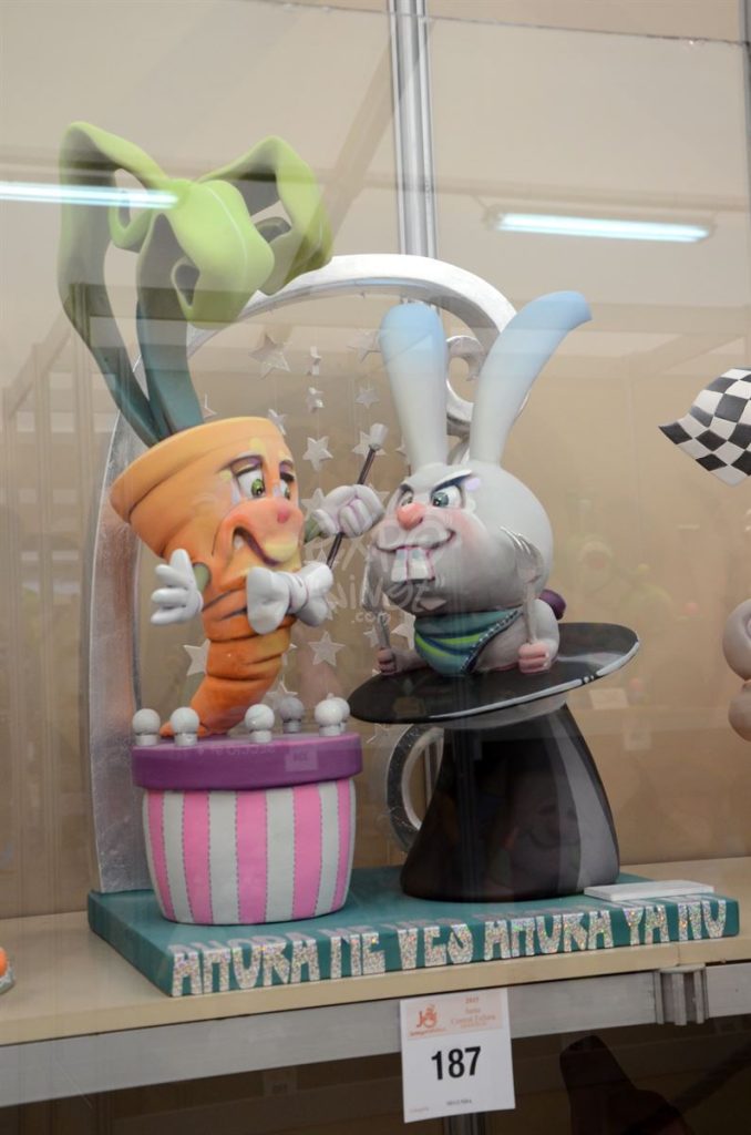 Año 2015, falla Avenida Regne de Valencia, Duque de Calabria, sección segunda Infantil, Artista: Ana López Martín, Sergio Musoles Ros.