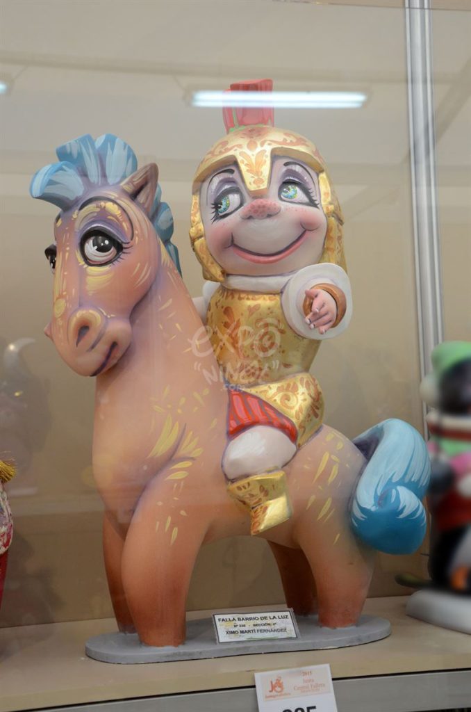 Año 2015, falla Barrio de la Luz, sección cuarta Infantil, Artista: Ximo Martí Fernández.