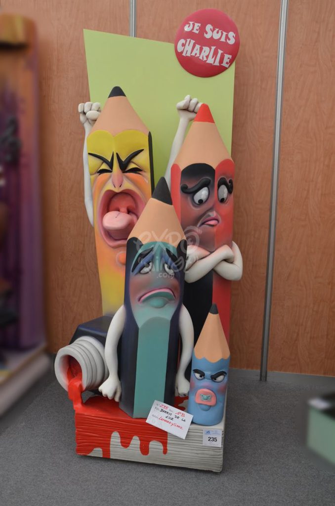 Año 2015, falla Barrio de la Luz, sección primera b, Artista: Gabriel Sanz, José Latorre, José Latorre y Gabriel Sanz.