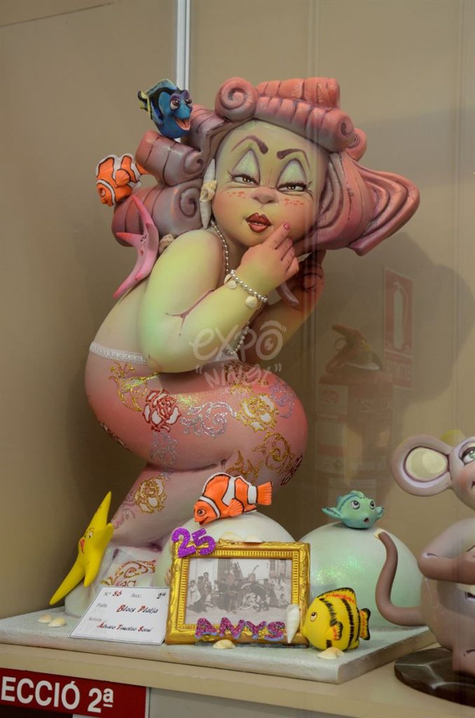 Año 2015, falla Blocs Platja, sección segunda Infantil, Artista: Álvaro Timoteo Sorní.
