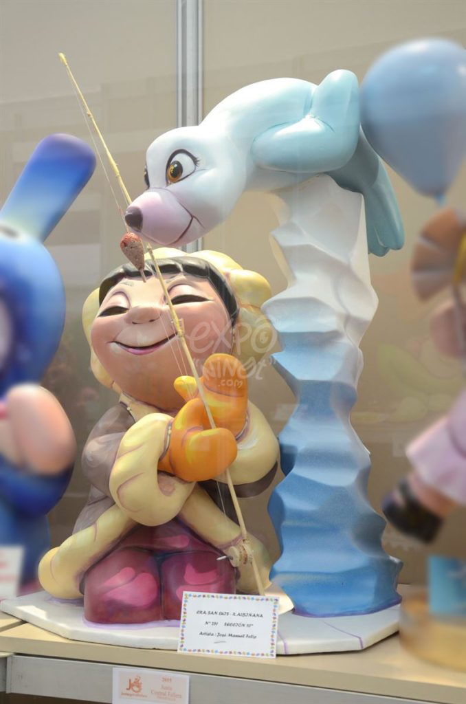 Año 2015, falla Carrera San Luis, Rafael Albiñana, sección décima Infantil, Artista: José Manuel Felip Gómez.