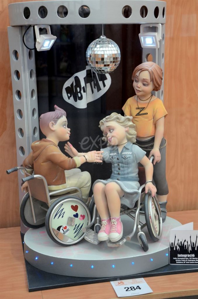 Año 2015, falla Ceramista Ros, José Mª Mortes Lerma, sección especial Infantil, Artista: Pedro Rodríguez Marín.
