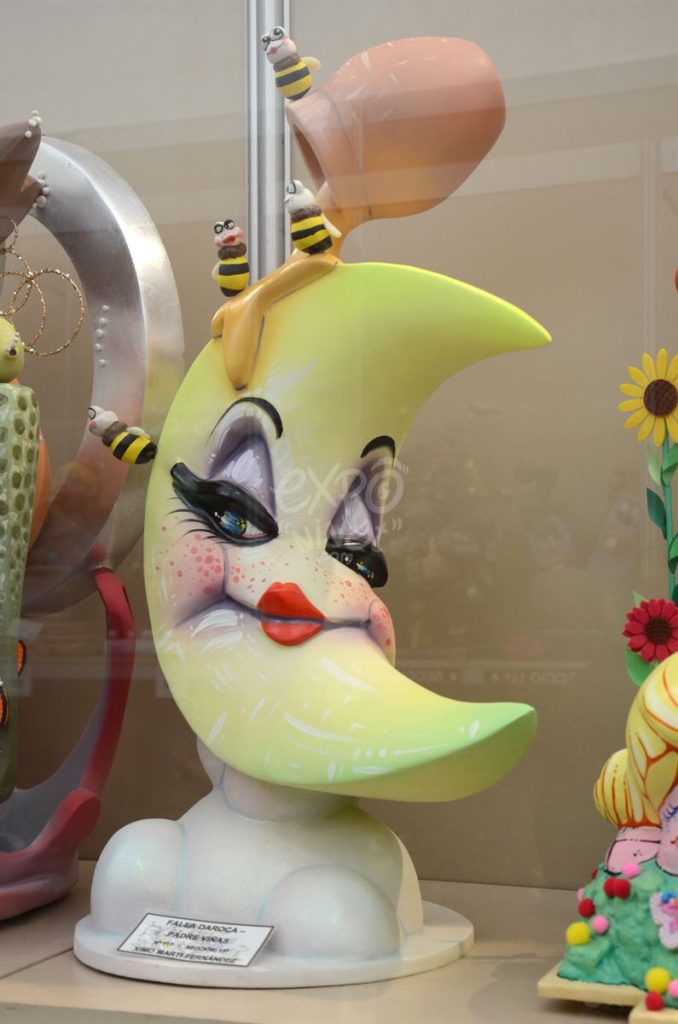 Año 2015, falla Daroca, Padre Viñas, sección decimotercera Infantil, Artista: Ximo Martí Fernández.