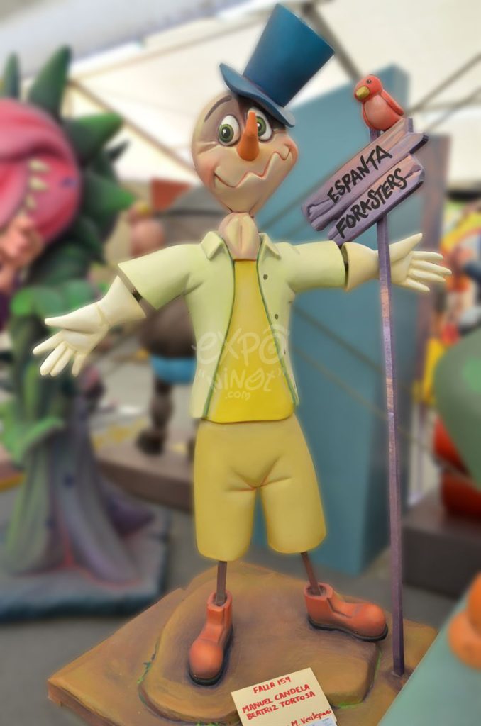 Año 2015, falla Doctor Manuel Candela, Beatriz Tortosa, sección quinta b, Artista: Rubens Marzá.