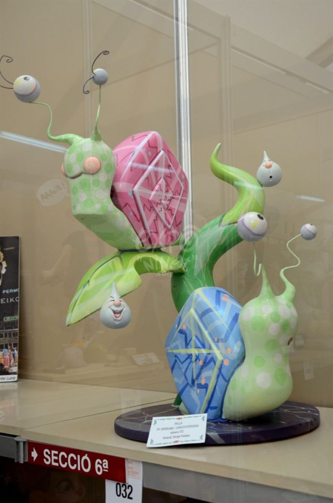 Año 2015, falla Doctor Serrano, Carlos Cervera, Clero, sección sexta Infantil, Artista: Sergio Fandos Najera.