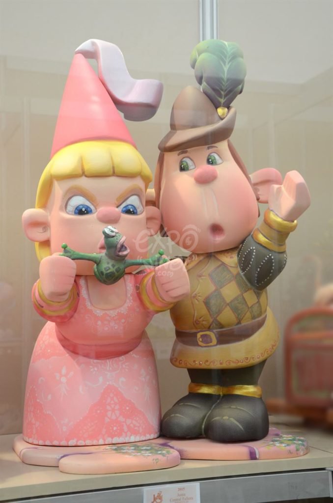 Año 2015, falla En Plom, Guillen de Castro, sección decimotercera Infantil, Artista: Juan Alberto Navarro Guijarro.