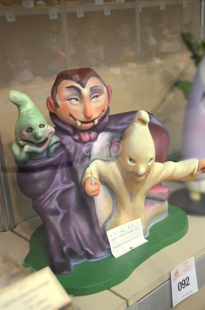Año 2015, falla En Sendra, Plaza Coll, sección decimoséptima Infantil, Artista: Vicente Zacarés.