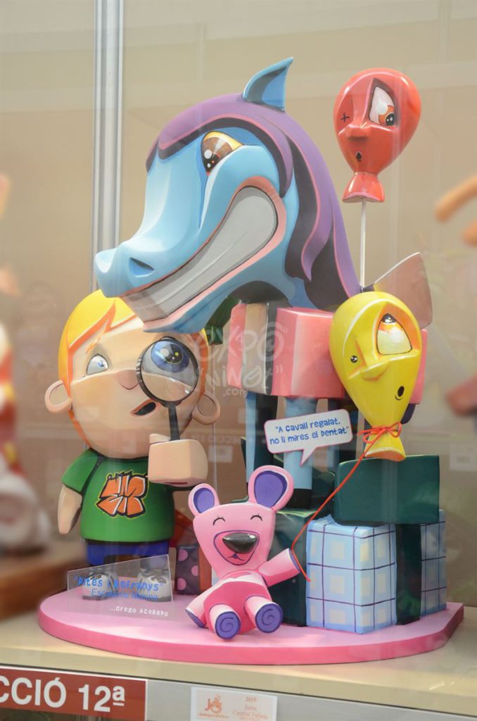 Año 2015, falla Escalante, Marina, sección duodécima Infantil, Artista: Grego Acebedo.