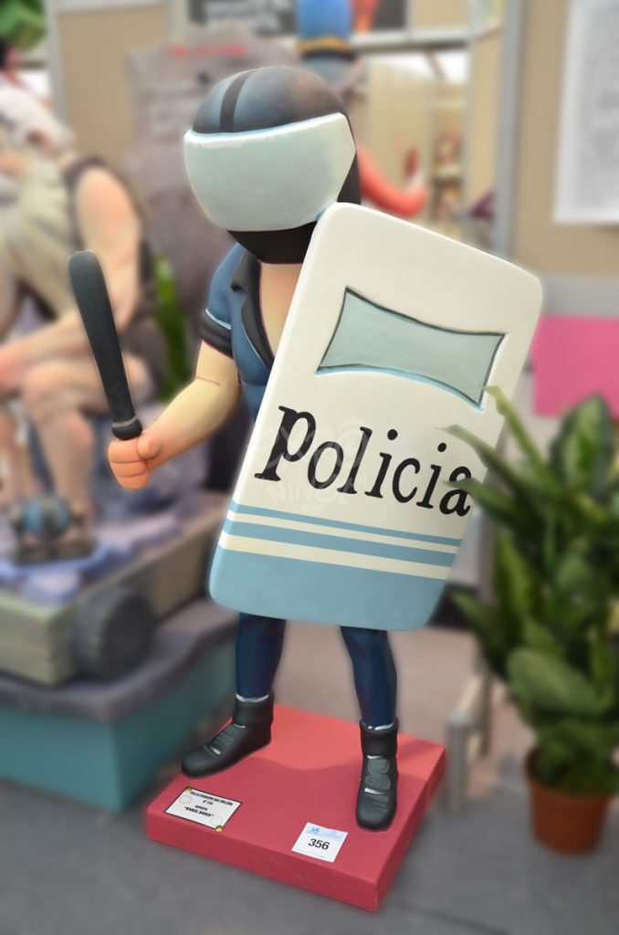 Año 2015, falla Evaristo Bas, Cullera, sección sexta b, Artista: Daniel Barea Ortiz.