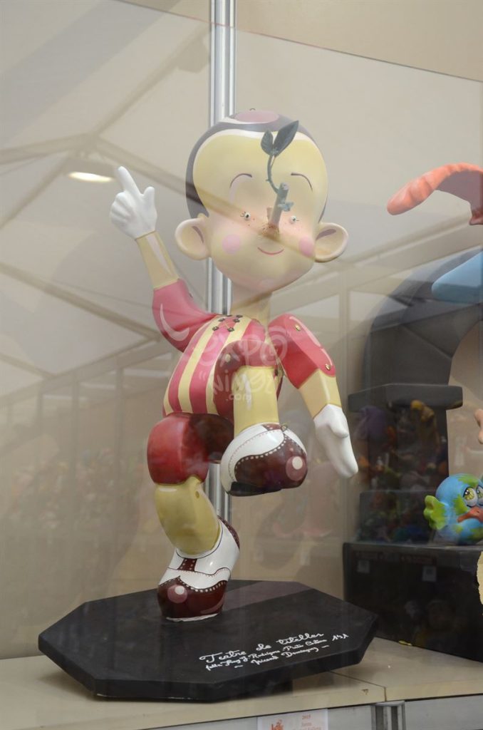 Año 2015, falla Fray J. Rodríguez, Pintor Cortina, sección sexta Infantil, Artista: Vicente Domínguez