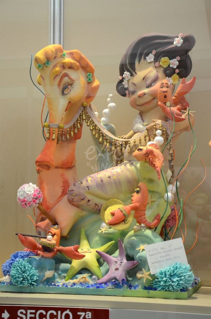 Año 2015, falla Gloria, Felicidad, Tremolar, sección séptima Infantil, Artista: José María Baixauli, Miguel Ángel Royo Ferrandis.