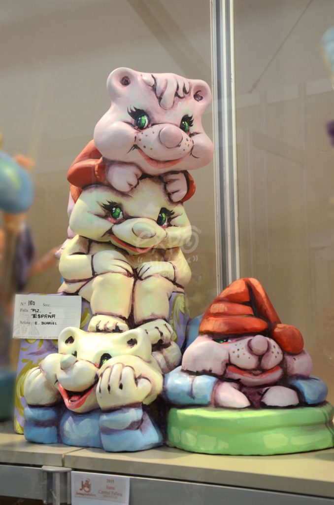Año 2015, falla Gran Vía Ramón y Cajal, Pintor Benedito, sección octava Infantil, Artista: Enrique Burriel Morro.
