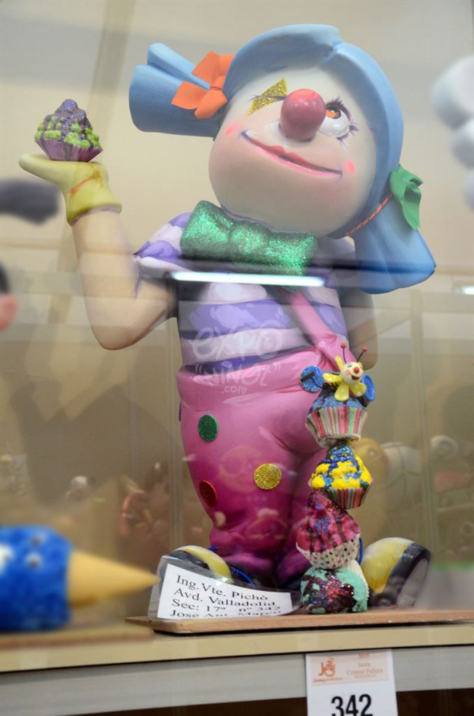 Año 2015, falla Ingeniero Vicente Pichó, Avenida Valladolid, sección decimoséptima Infantil, Artista: José Antonio Marco Gómez.