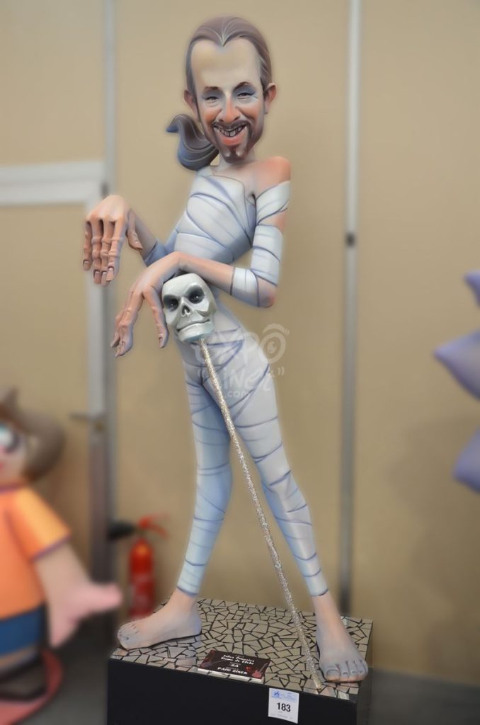 Año 2015, falla Islas Canarias, Dama de Elche, sección tercera a, Artista: Francisco Giner Núñez