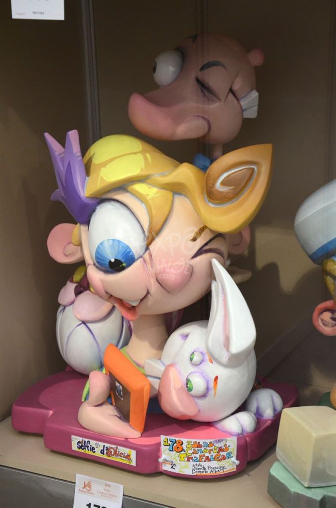 Año 2015, falla Islas Canarias, Trafalgar, Samuel Ros, sección segunda Infantil, Artista: Vicente Francisco Lorenzo Albert.