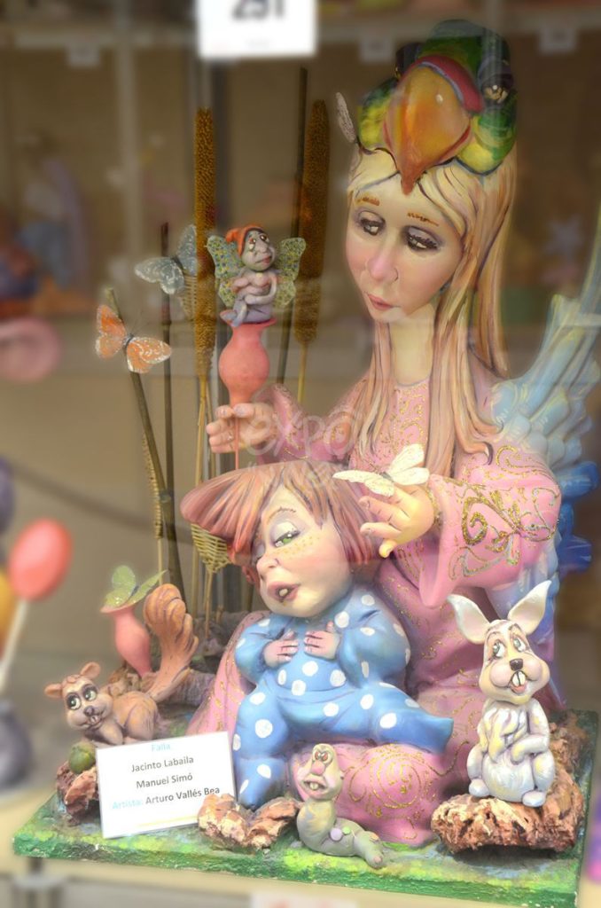 Año 2015, falla Jacinto Labaila, Manuel Simó, sección décima Infantil, Artista: Arturo Vallés Bea.