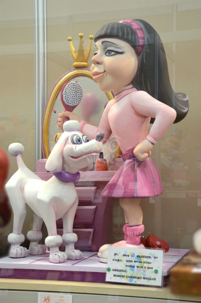 Año 2015, falla José María Haro, Poeta Mas y Ros, sección undécima Infantil, Artista: Sergio Carrero Melián.