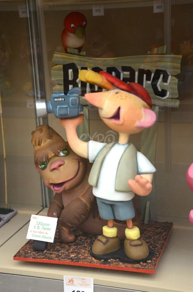 Año 2015, falla L’Alguer, Ingeniero Rafael Janini, sección sexta Infantil, Artista: Vicente Almela Caballé.
